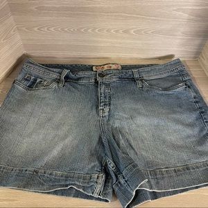 Mossimo Sz 22 Medium Wash MidRise 6" Inseam Shorts